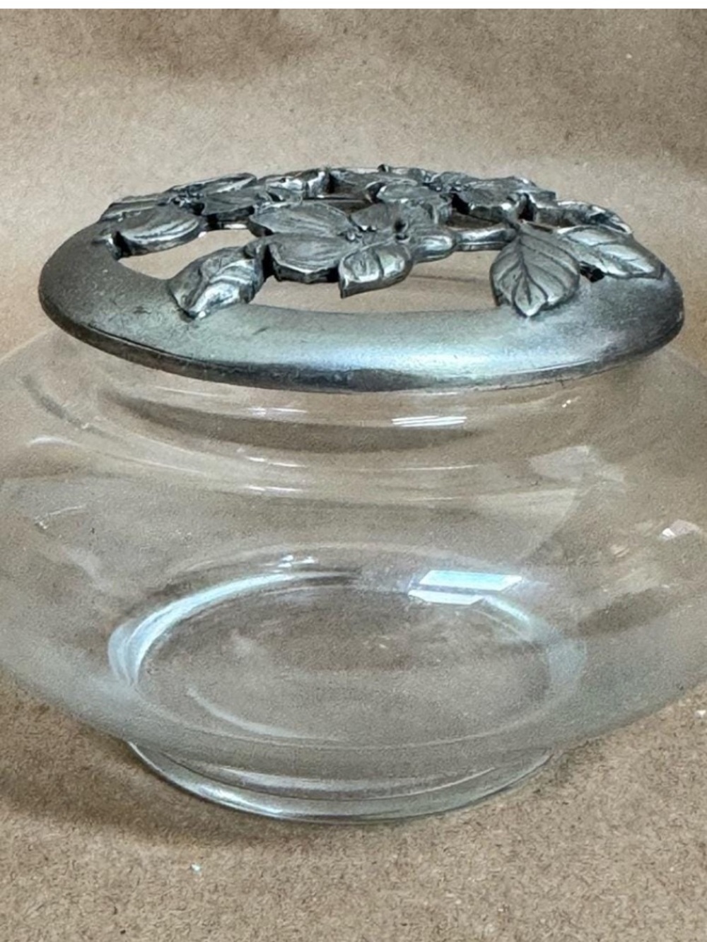 Vintage 1988 Seagull Pewter “Violets” Pewter Glass Potpourri Diffuser.  4.5”x3” - Picture 2 of 5